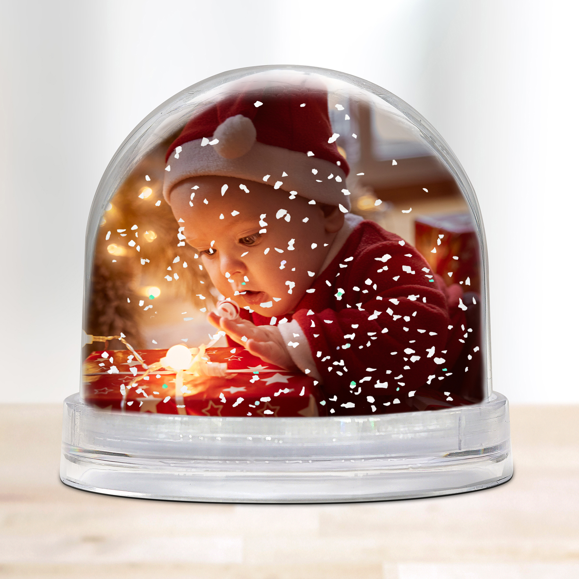 Foto-Schneekugel Schnee – Magisches Geschenk mit persönlichem Foto und tanzenden Schneeflocken Personalisierte Foto-Schneekugel Schnee – Dein Lieblingsfoto im Schneegestöber für magische Erinnerungen – 9 cm Durchmesser.
