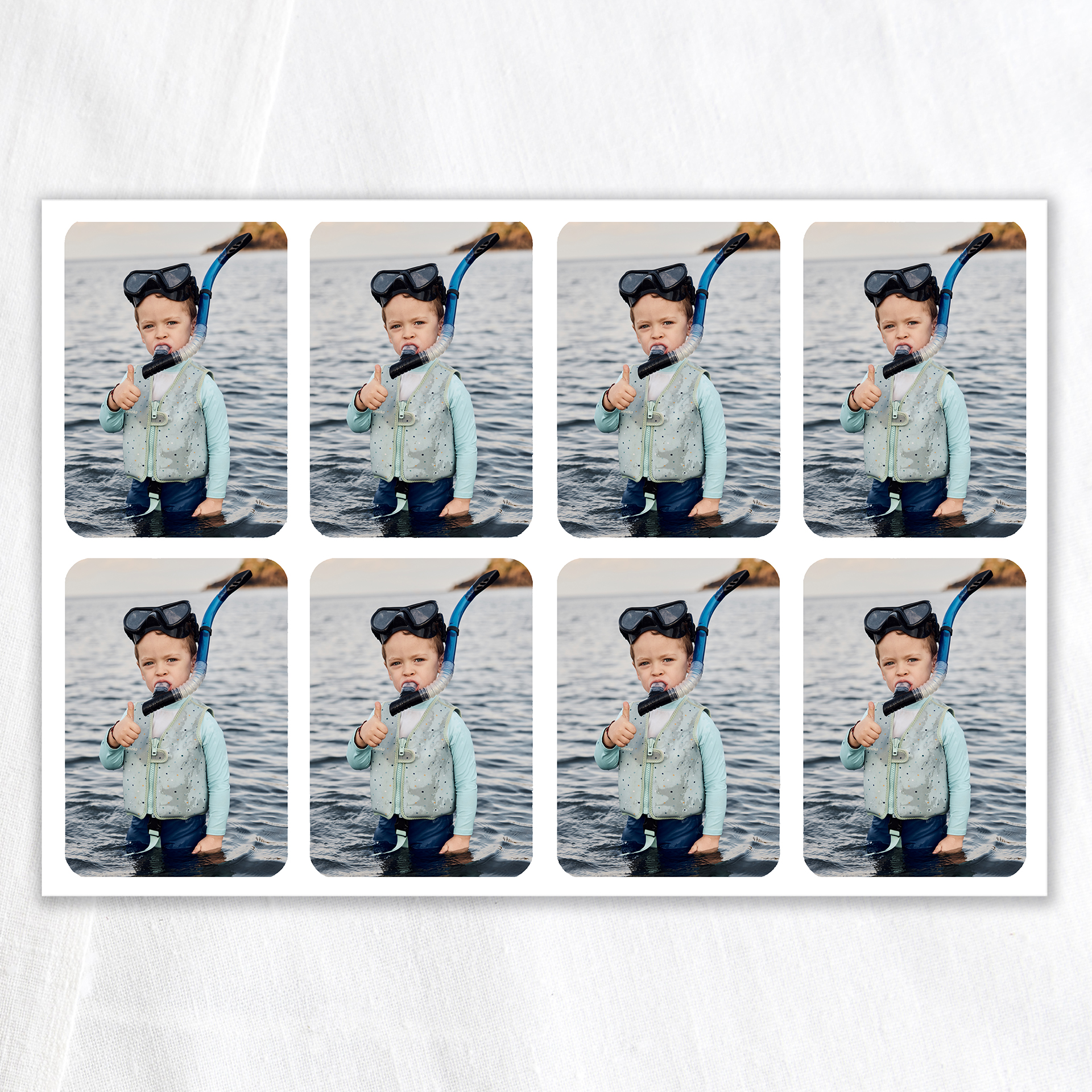 Personalisierte Fotosticker im 8er-Set – Brillante Farben und scharfe Details für Deine liebsten Erinnerungen.