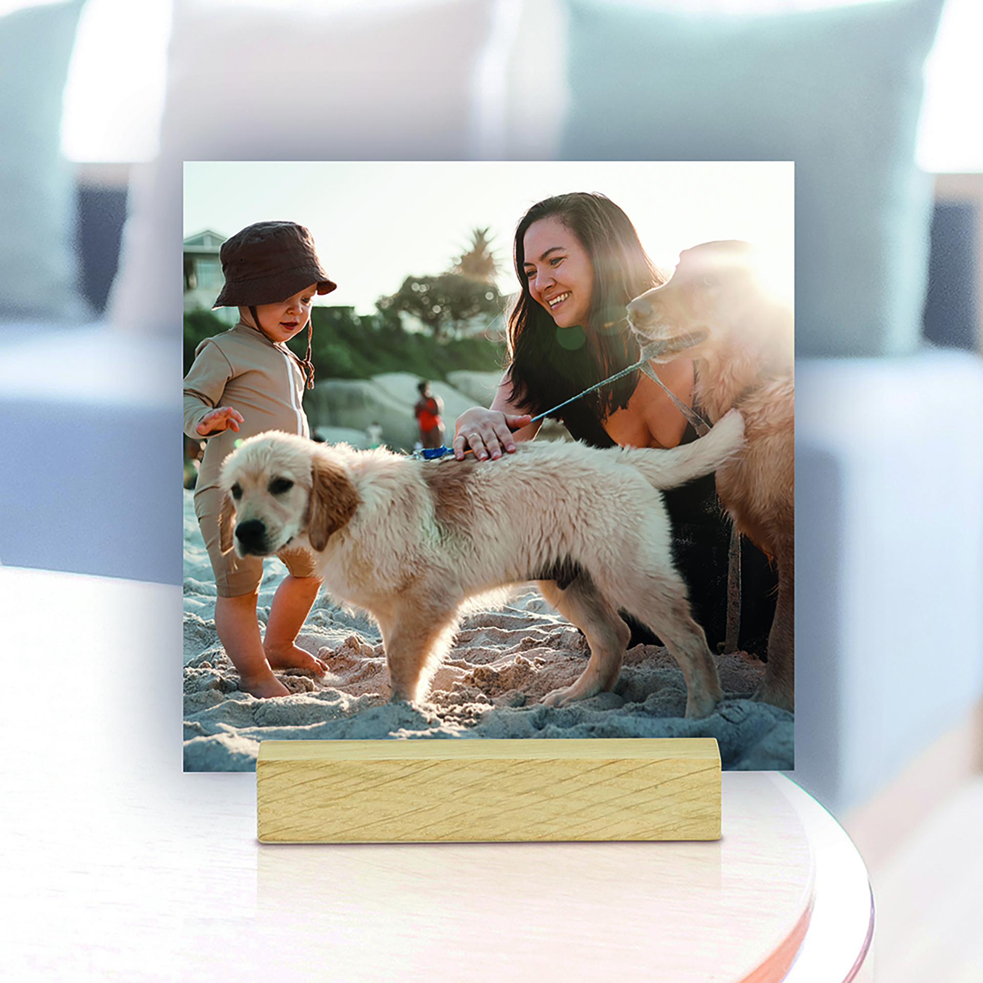 Fotoaufsteller aus Holz 13x13 cm – Schlichtes, natürliches Design für Deine schönsten Fotos und Erinnerungen.