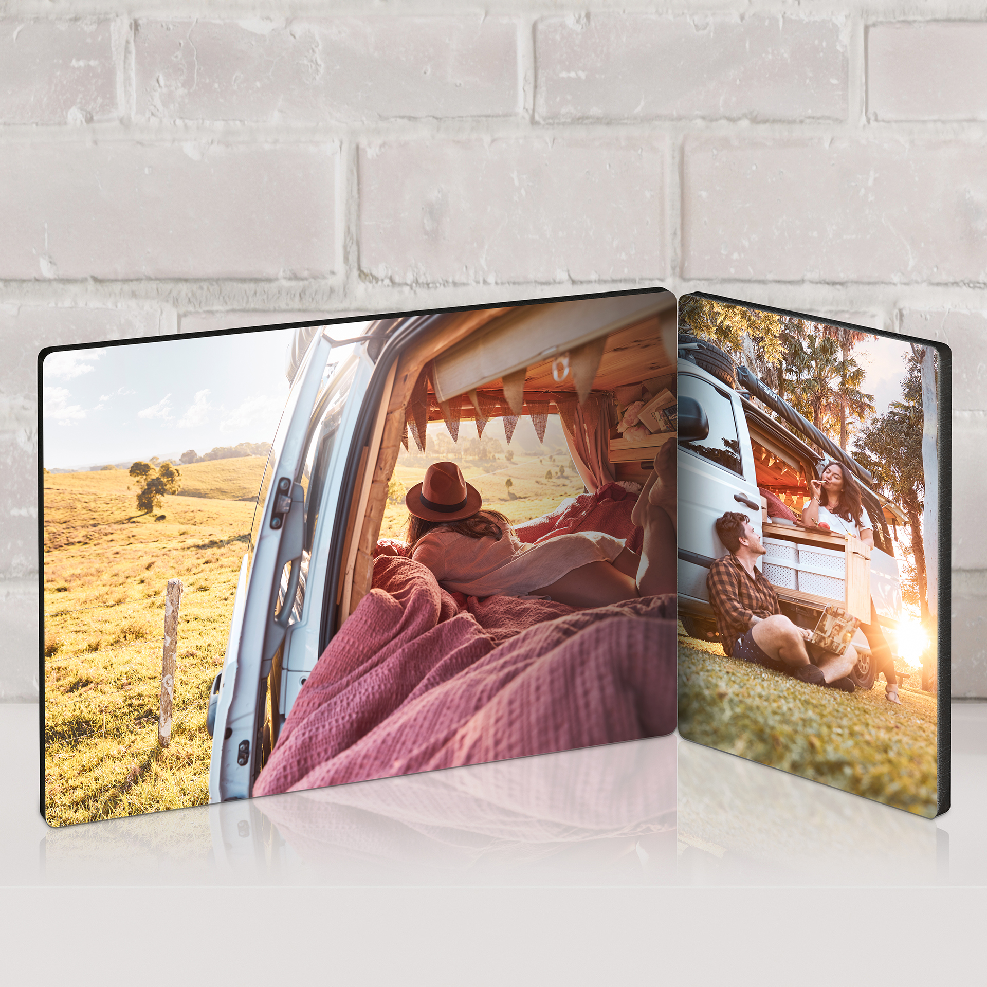 Personalisierter Fotoaufsteller 2-teilig – Platz für kreative Collagen und Panorama-Fotos in brillanter Hochglanzoptik.