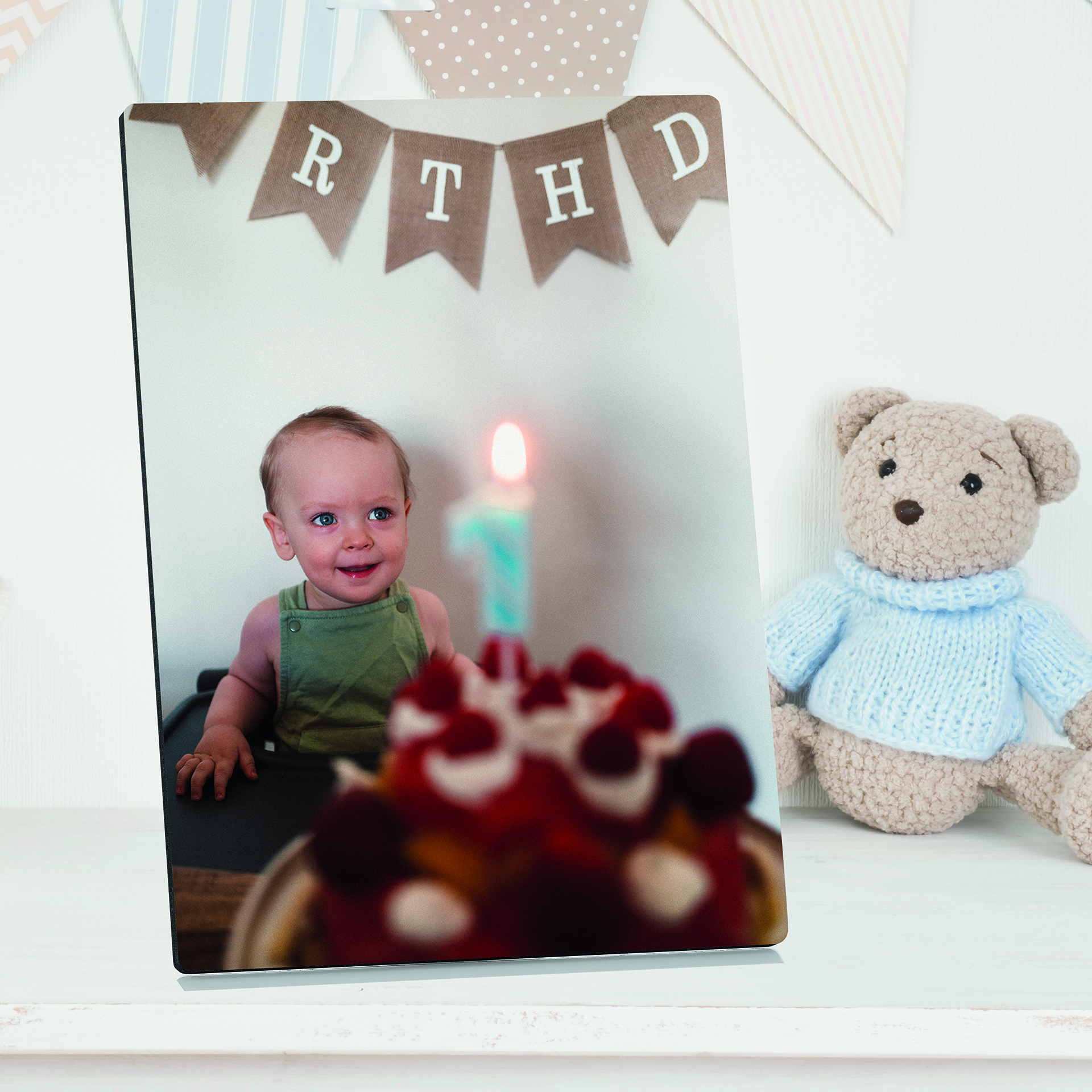 Personalisierter Fotoaufsteller 13x18 cm – Brillante Farben und moderne Eleganz für Deine Lieblingsfotos.