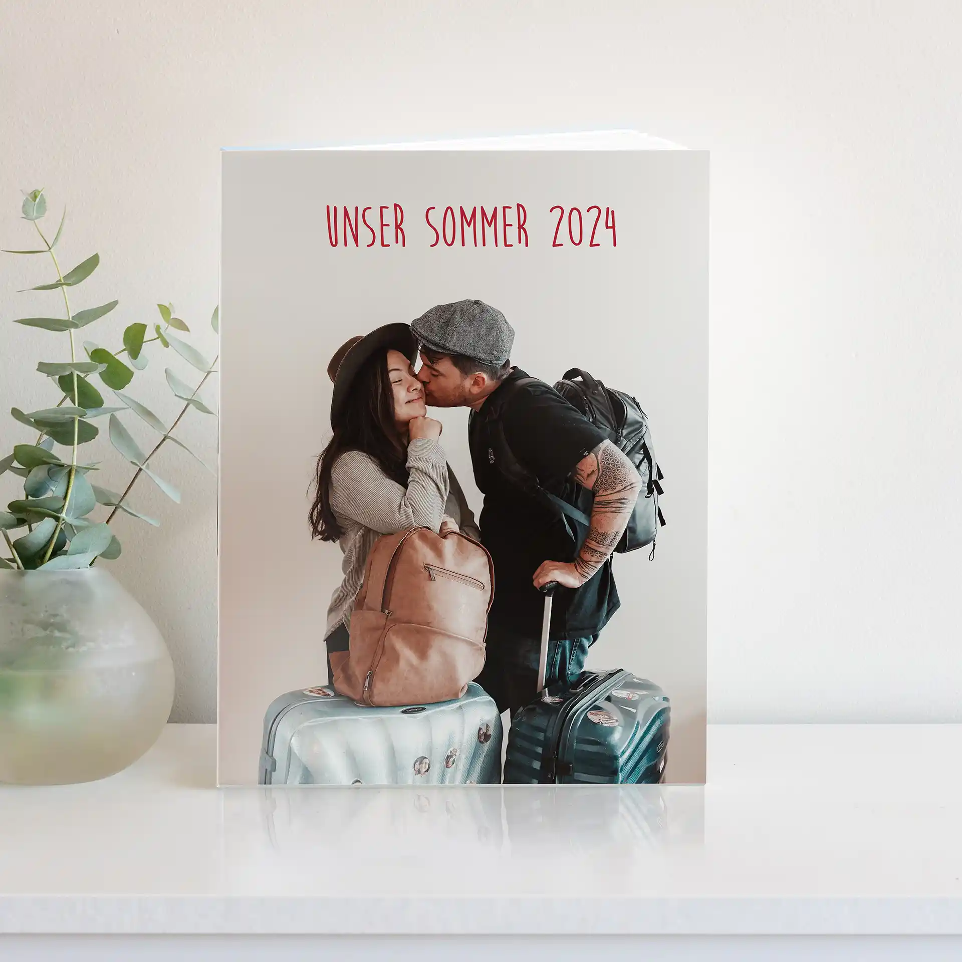 Fotobuch im DIN A4 Hochformat: Hardcover mit hochwertigem Digitaldruck – personalisierte Erinnerung in edlem Design.
